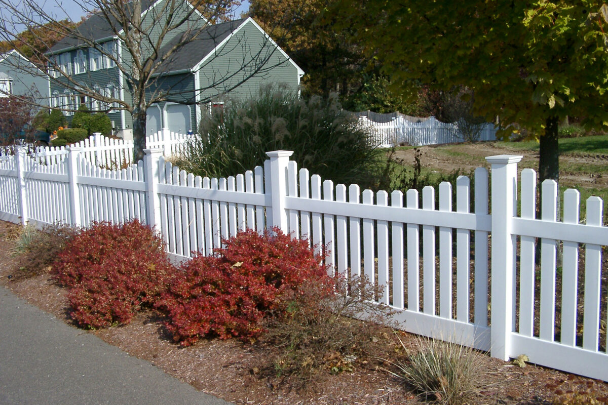White Courtyard with 2" x 6" Bottom Rail