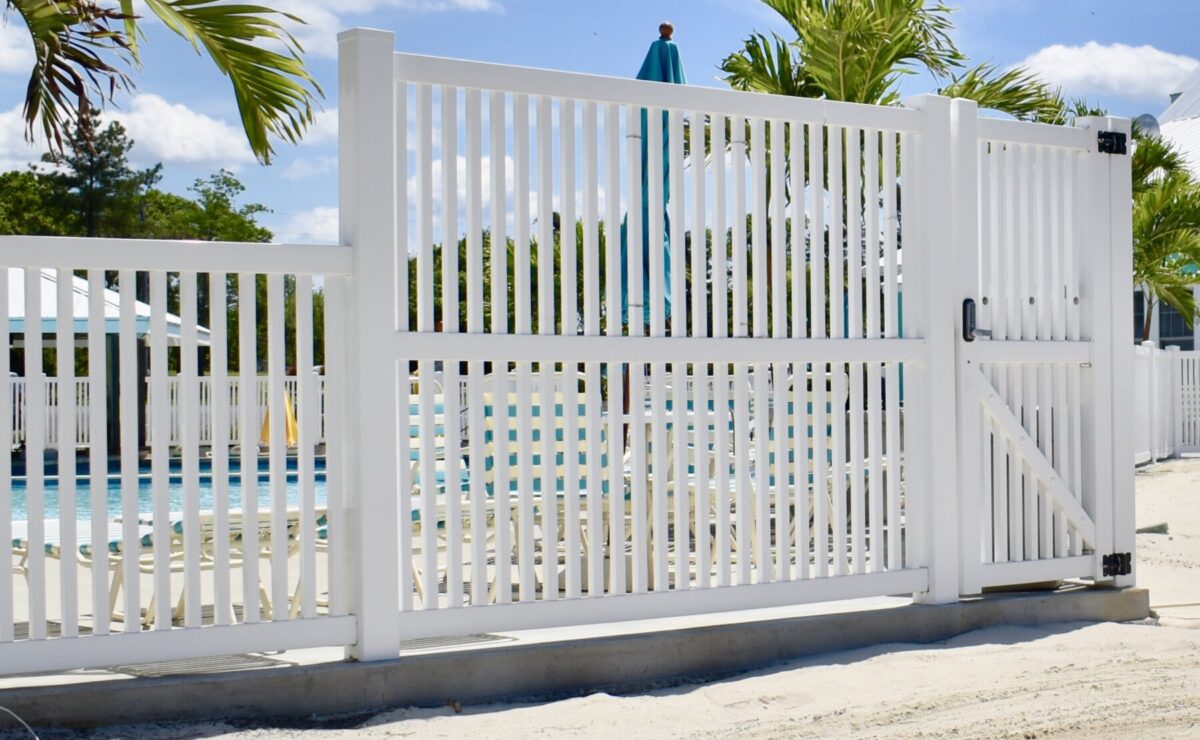 White 6' High Patuxent with Centered Mid-Rail