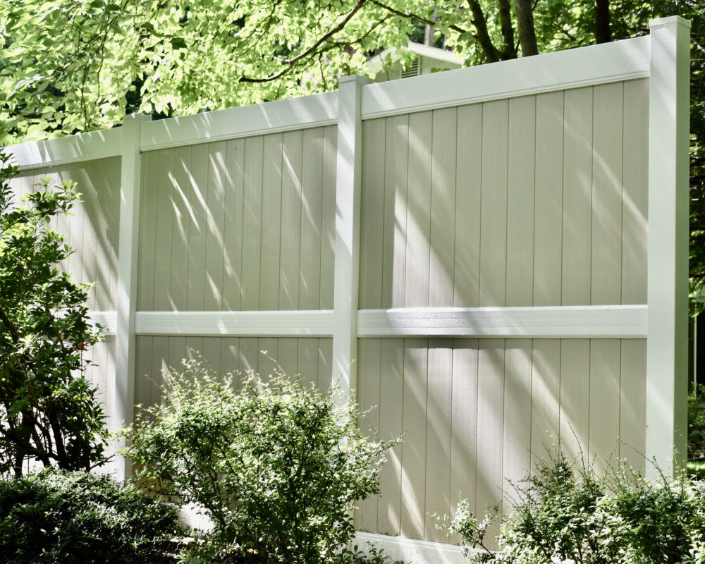 8' Two Tone Almond & White Caroline with 2" x 7" Rails