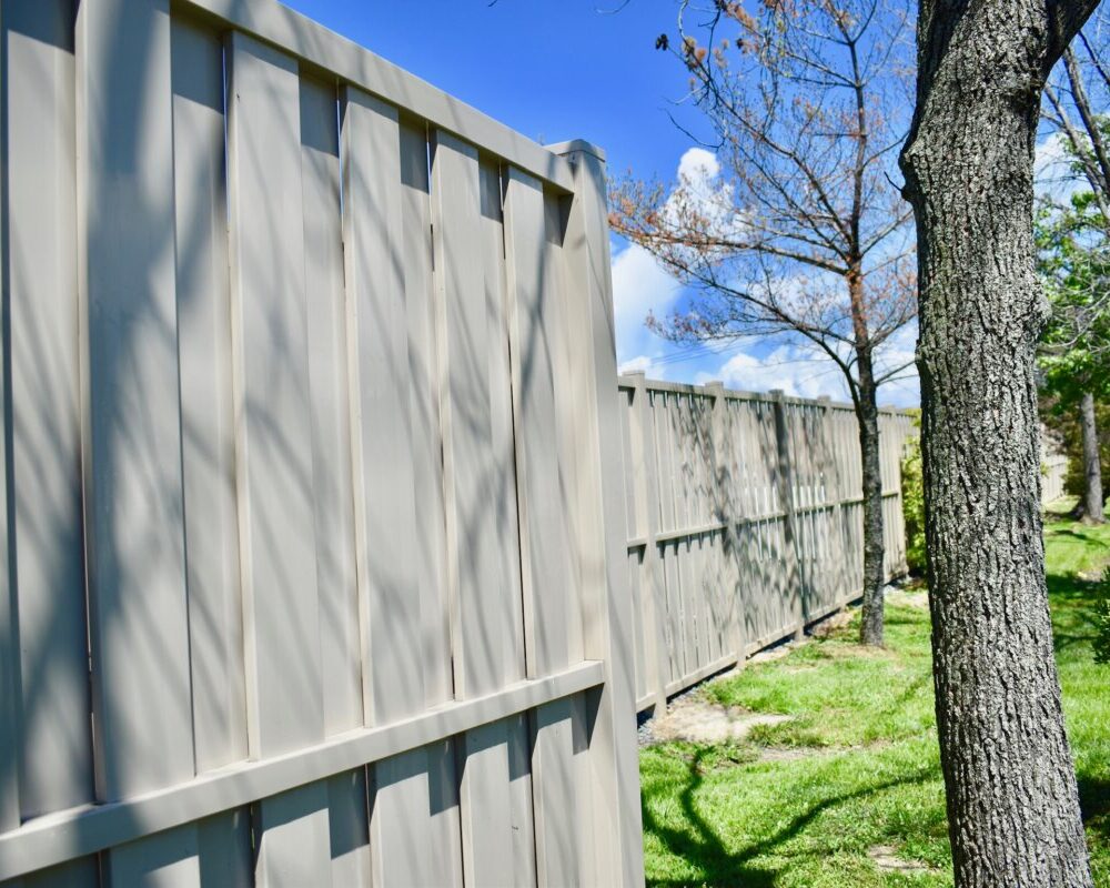 8' High Khaki Lewes with Mid-Rail