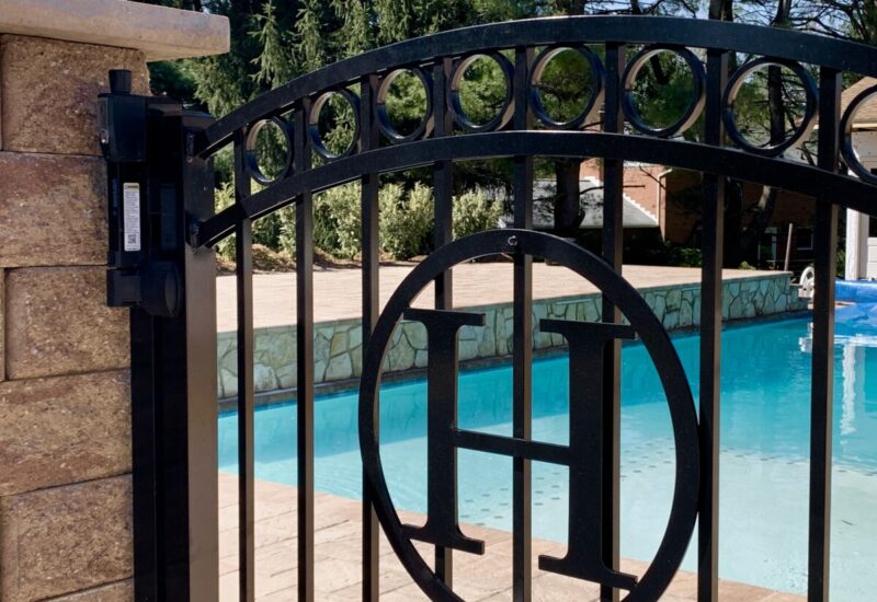 Bay Breeze Bay Breeze Arched Gate with Rings & Custom "H" Letter