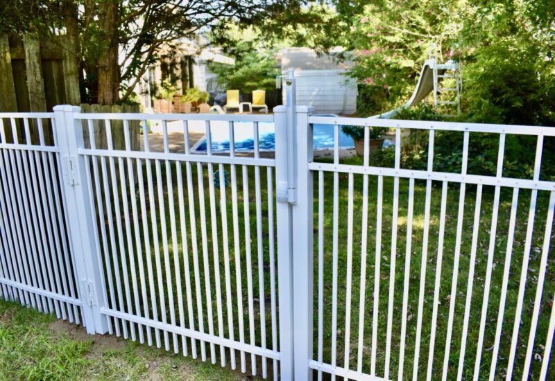 Bay Breeze White Bay Breeze Extra Picket Traditional Bottom