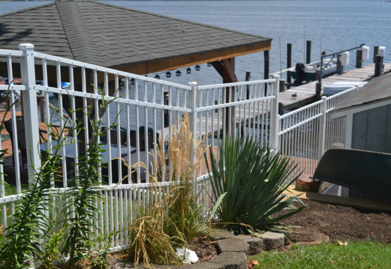 Bay Breeze White Bay Breeze Puppy Picket Flush Bottom