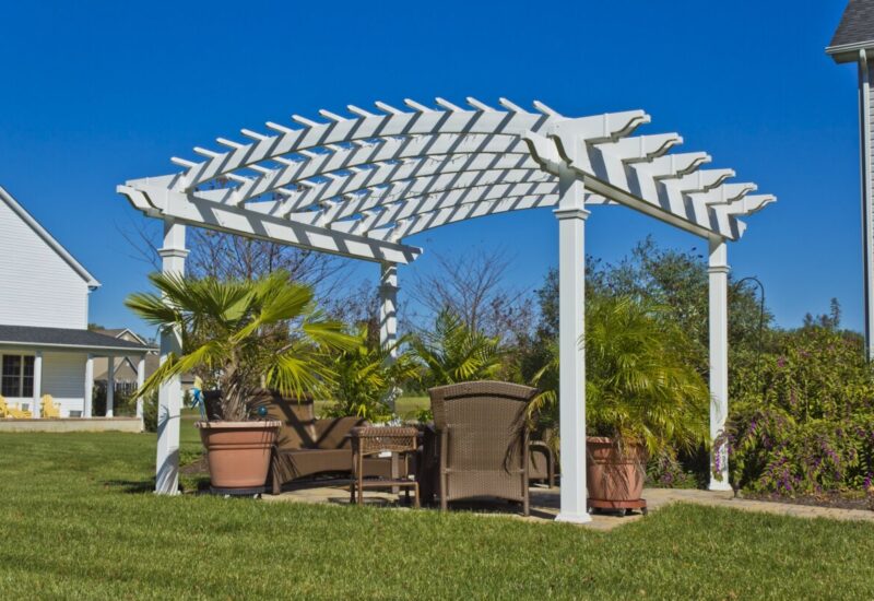 Stratford White Stratford with Square Columns