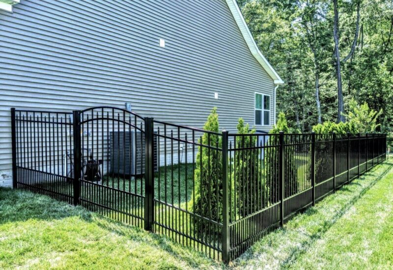 Waterfront Black Waterfront Puppy Picket Traditional Bottom