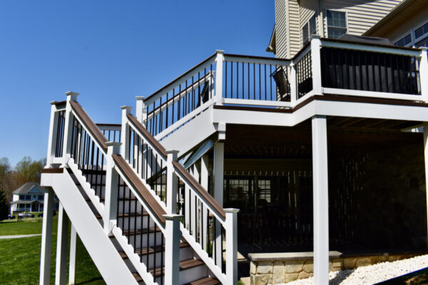 White 200 Series with Cayenne Trim Board & Black Aluminum Balusters