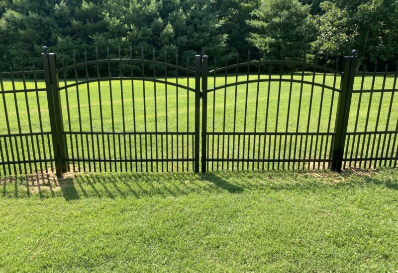 Sailwind Black Sailwind Puppy Picket Traditional Bottom Double Arched Gate