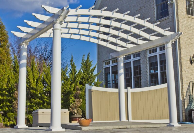 Stratford White Stratford with Round Tapered Columns