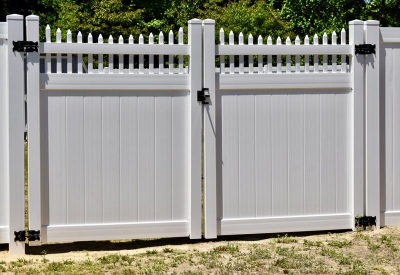 Queen Anne White Queen Anne Double Gate with Deco Rails